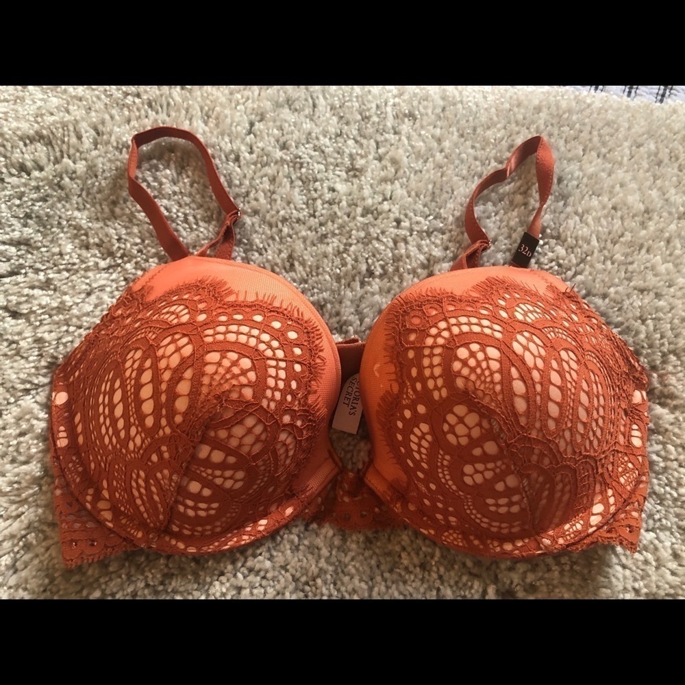 NWT Victoria’s Secret bra size 32D